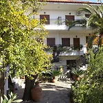 Ostria Maisonettes And * Stoúpa