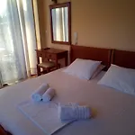 Ostria Maisonettes And Apart-hotel Stoúpa