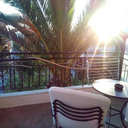 Ξενοδοχείο με διαμερίσματα Ostria Maisonettes And *