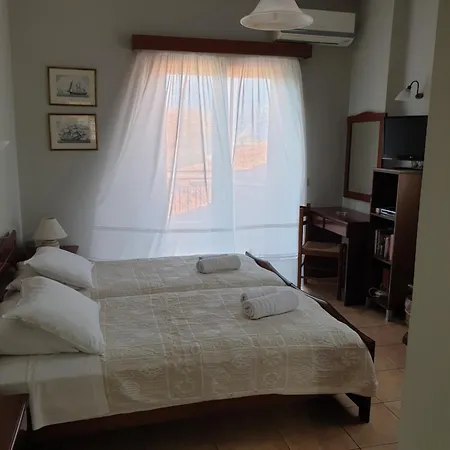 Ξενοδοχείο με διαμερίσματα Ostria Maisonettes And