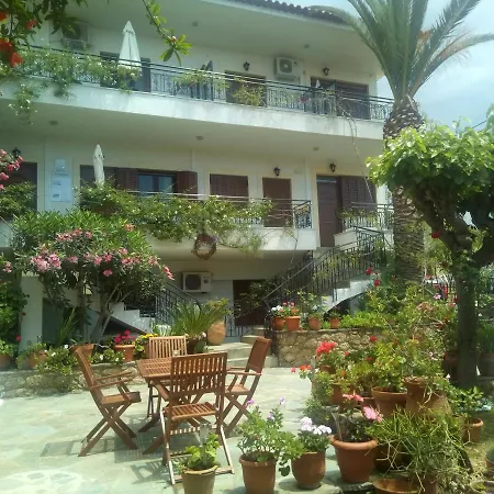 Ostria Maisonettes And * Stoúpa