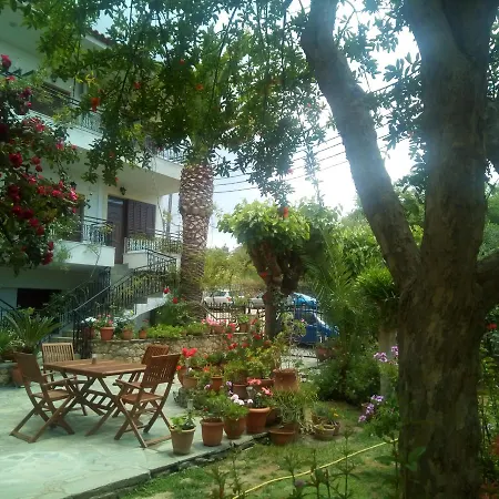 Ξενοδοχείο με διαμερίσματα Ostria Maisonettes And Στούπα