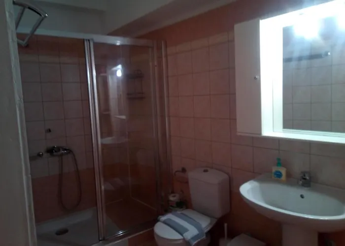 Ostria Maisonettes And * Stoúpa