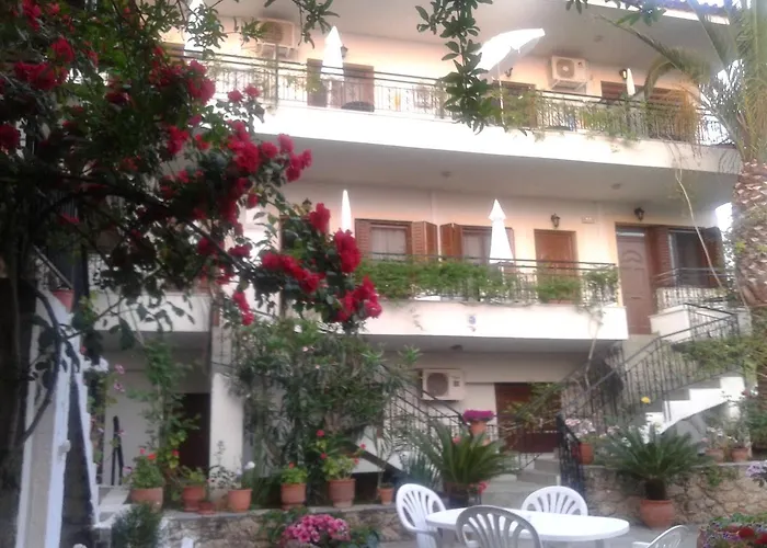 Ostria Maisonettes And * Stoúpa