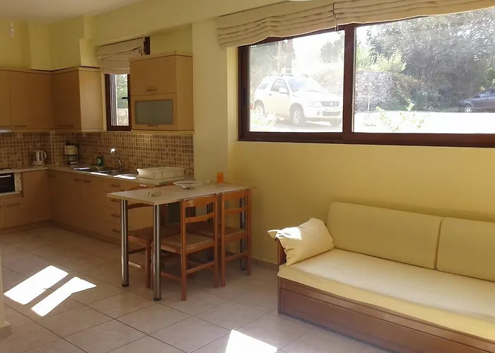 Ostria Maisonettes And Στούπα