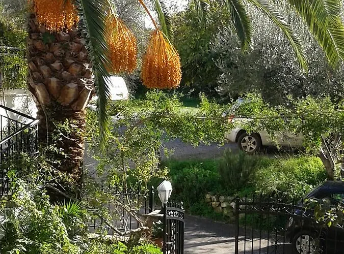 Ostria Maisonettes And * Stoúpa