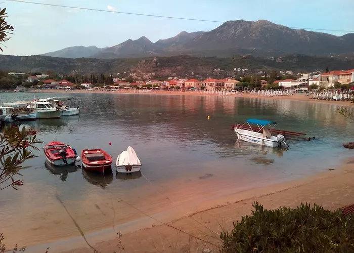 Ξενοδοχείο με διαμερίσματα Ostria Maisonettes And *