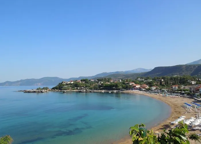 Ostria Maisonettes And * Stoúpa