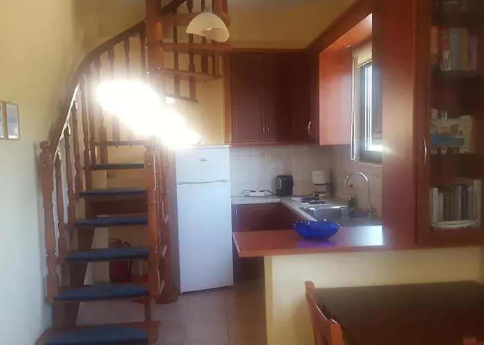 Ostria Maisonettes And * Stoúpa