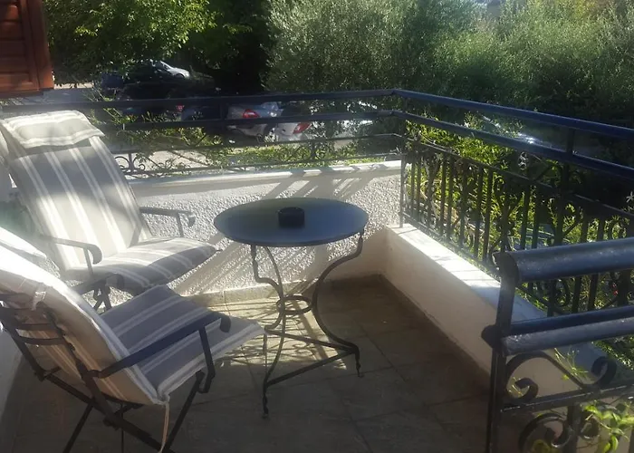 Ξενοδοχείο με διαμερίσματα Ostria Maisonettes And *